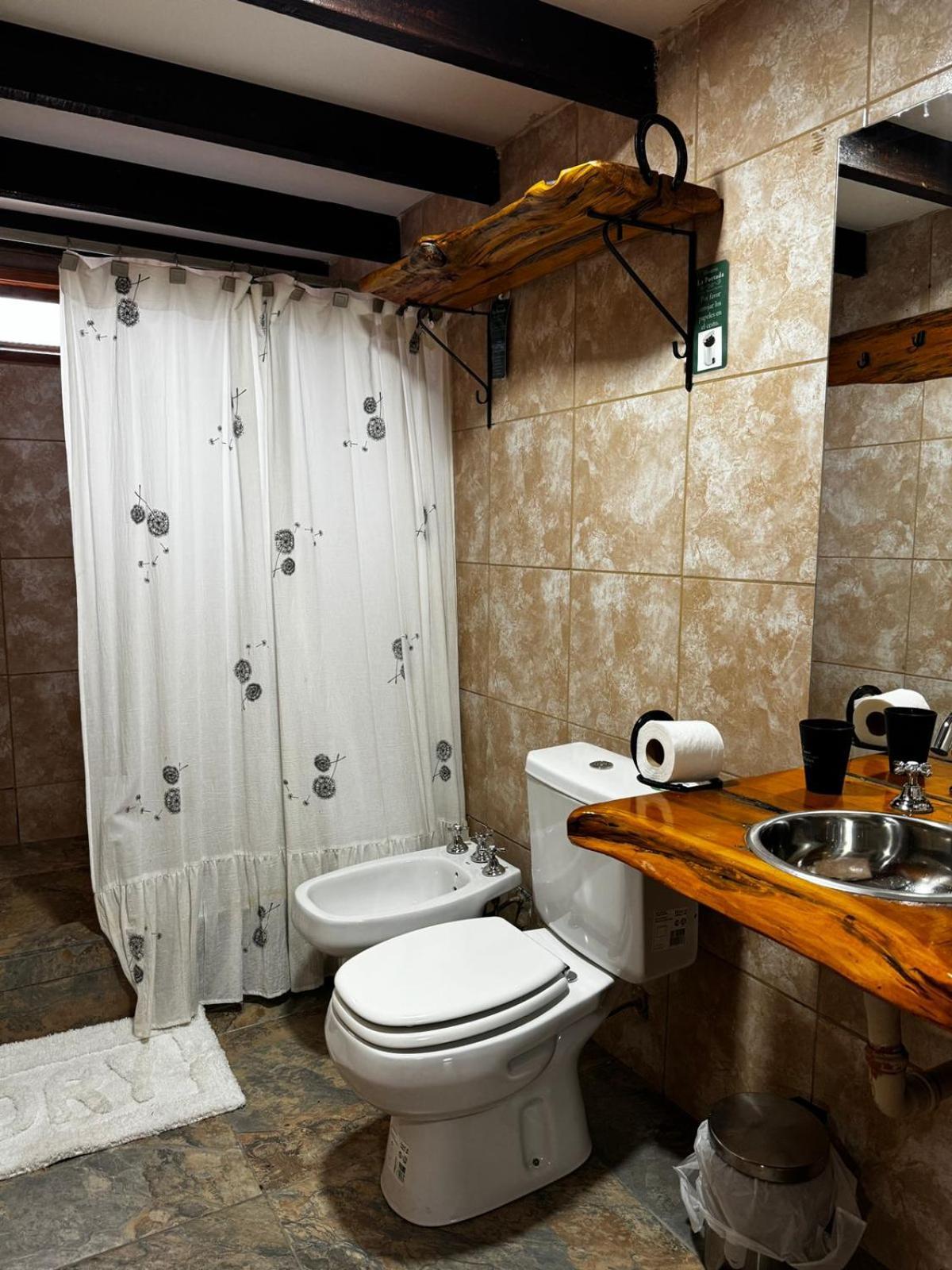 Hosteria La Portada Trevelín Bagian luar foto